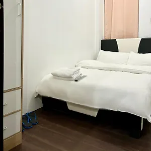 Aparthotel Private With Ac And Fan At Ekg House, Manila
