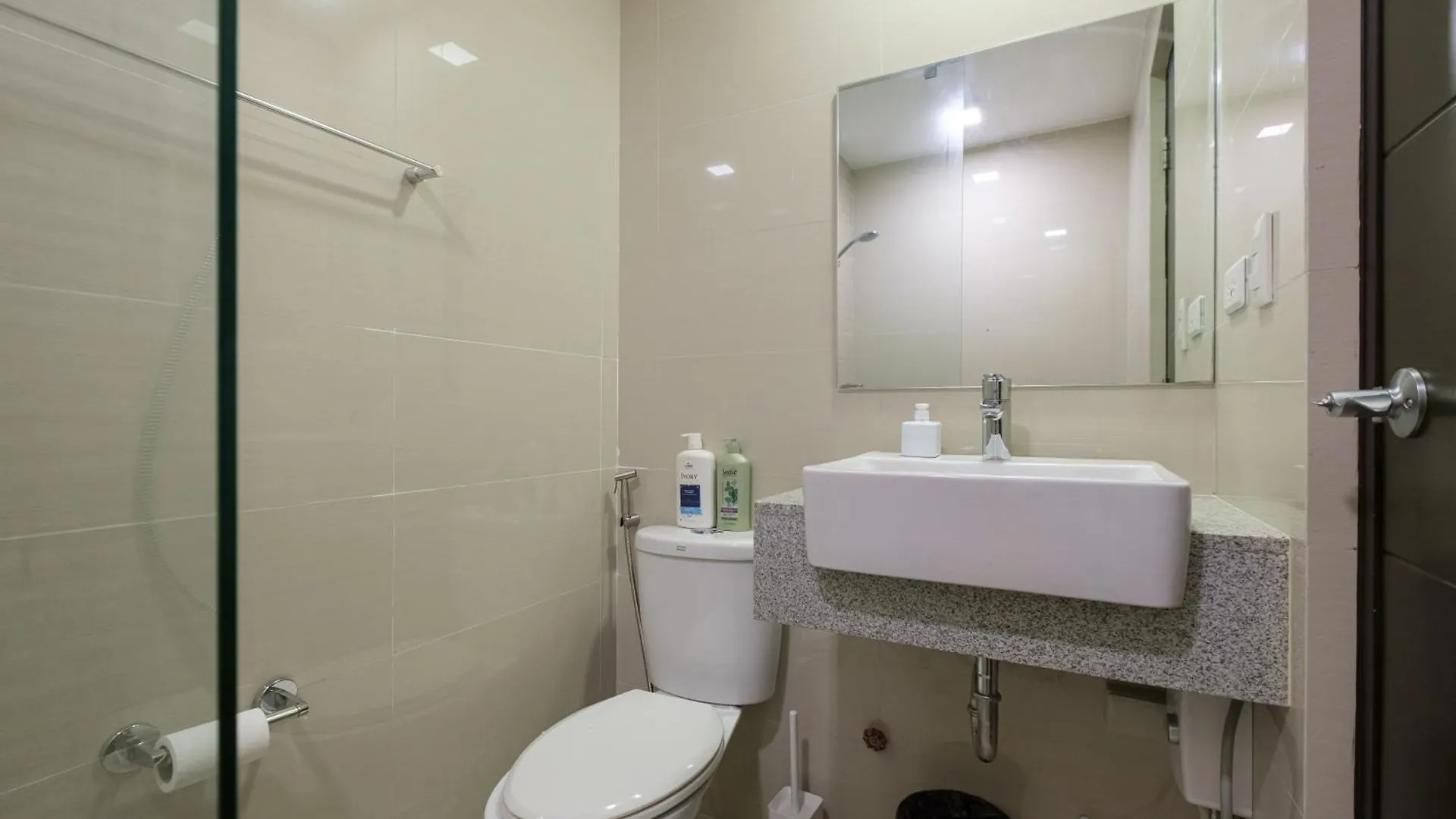 1Br Suite In Uptown Bgc Manila